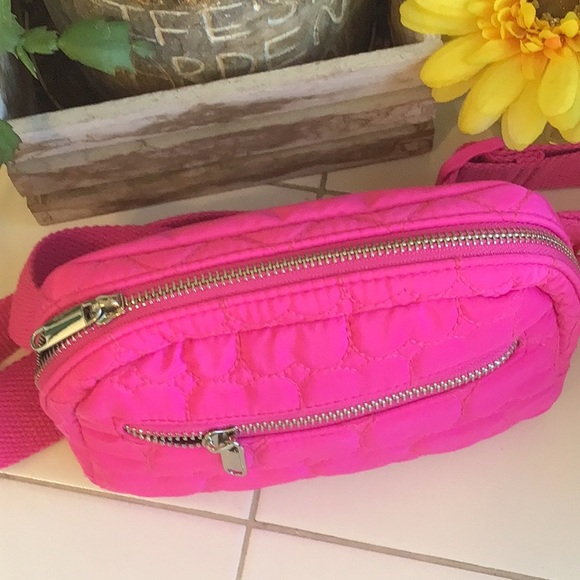 ‘Wild Fable’ Hot Pink Quilted Fannypack - Picture 4 of 8